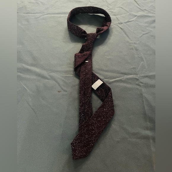 DIOR Men’s Tie in Burgundy and white specs, Brand New, never worn, without tags. - Picture 8 of 11